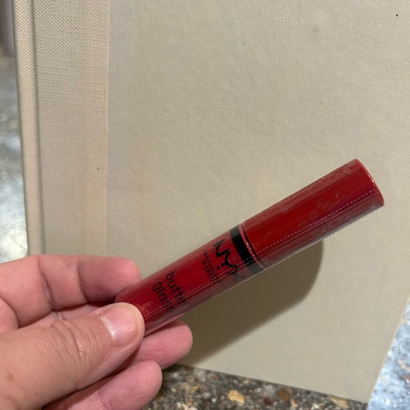 NYX Butter Gloss - Apple Crisp - Picture 3 of 4